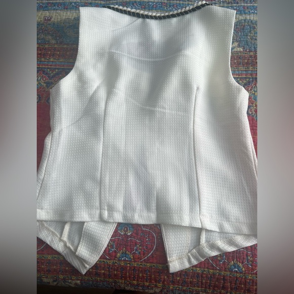 Vest - Picture 5 of 9